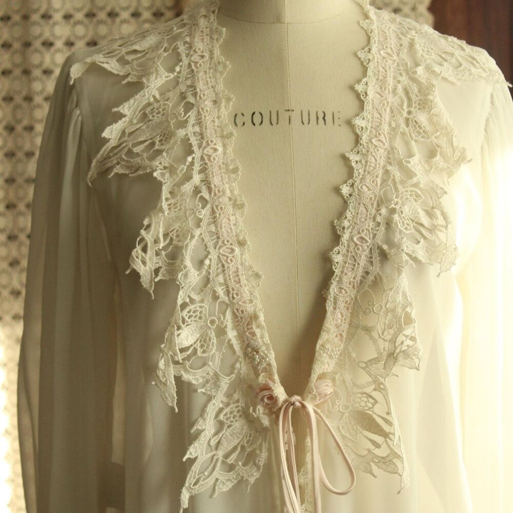 Vintage 1980s 1990s White Peignoir, SZ P Wisteria by Diane Samandi "Jackie" Robe - Picture 3 of 12